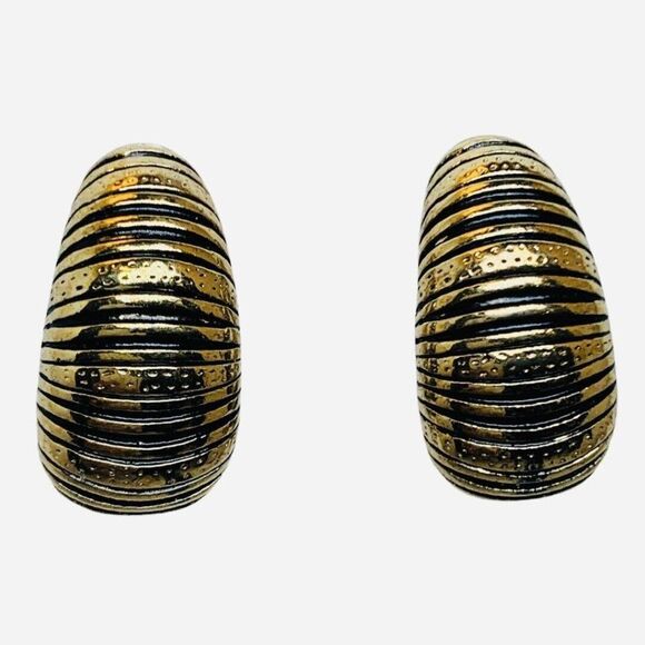 Vintage Ridged Carved Black & Gold Shiny 1/2 Moon Hoop Clip-on Stud Earrings - Picture 1 of 6